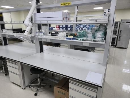 Aiderbio lab bench at J-BioValley Center